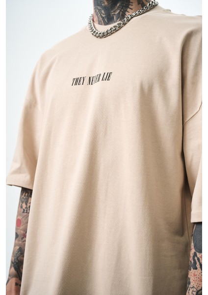 Erkek They Eyes Chico They Never Lie Baskılı Oversize T-Shirt Bej indirimleri
