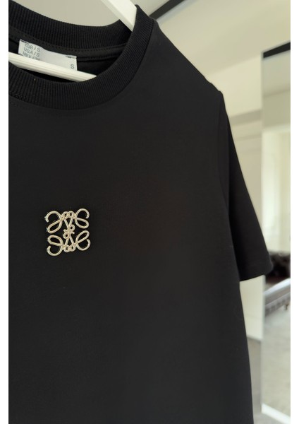Bisiklet Yaka Metal Broşlu Orj Tshirt- Siyah fiyatları