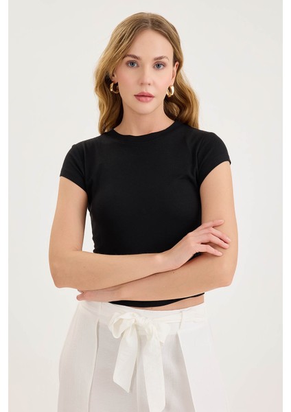 Yuvarlak Yaka Kısa Kol Crop Bluz