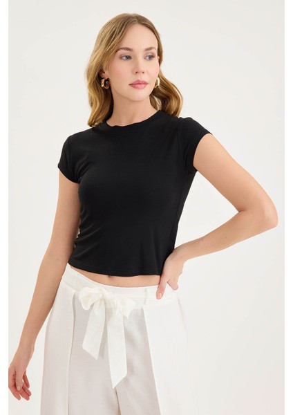 Yuvarlak Yaka Kısa Kol Crop Bluz modelleri