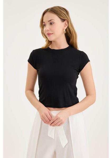 Yuvarlak Yaka Kısa Kol Crop Bluz fırsatları