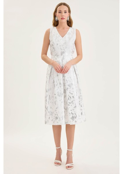 V Yaka Pileli Beli Kuşaklı Simli Elbise