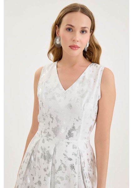 V Yaka Pileli Beli Kuşaklı Simli Elbise fırsatları