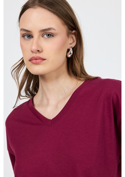 Bordo V Yaka %100 Pamuk Comfort Fit Tişört 2143M fırsatları