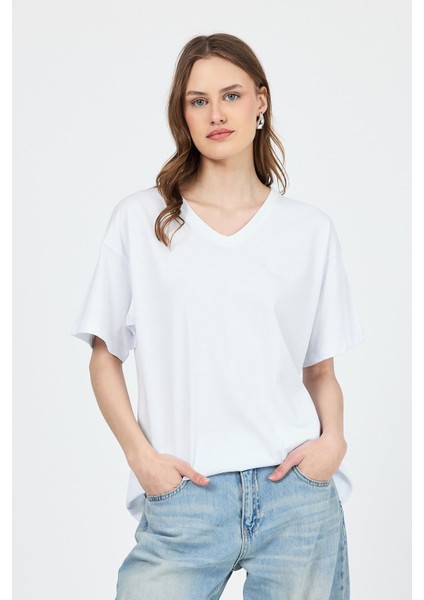 Beyaz V Yaka %100 Pamuk Comfort Fit Tişört 2143M