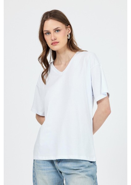 Beyaz V Yaka %100 Pamuk Comfort Fit Tişört 2143M modelleri