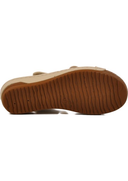 Siyah Cırtlı Hafif Kadın Dolgu Topuk Sandalet 02-380 Z indirimleri