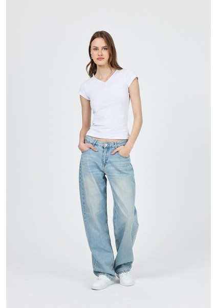 Beyaz V Yaka Düğmeli Cep Detaylı Slim Fit Tişört 2213 fiyatları