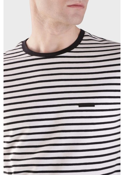 Çizgili Pamuklu Slim Fit Bisiklet Yaka T Shirt K10K1141770K7 Erkek T Shirt K10K114177 0k7 fırsatları