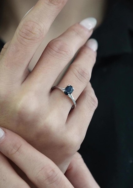 Safir Oval Tektaş Yüzük