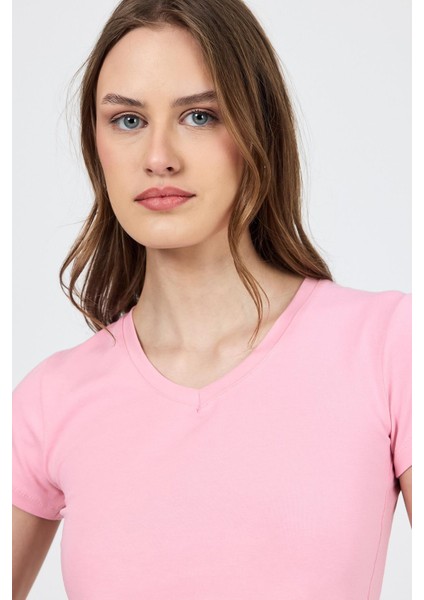 Pembe V Yaka Slim Fit Tişört 2215 fırsatları