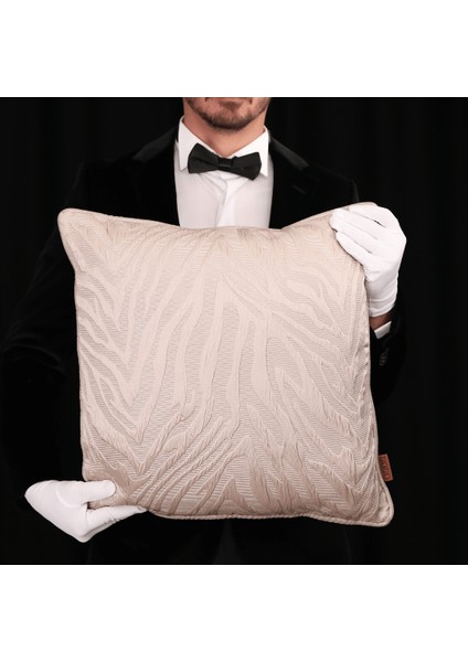 Frida Saten Kabartmalı Zebra Desenli 50*50 Biyeli Büyük Kırlent Vizon