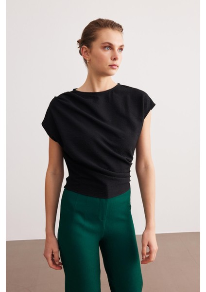 Siyah Pilili Basic Bluz indirimleri