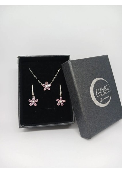 Kadın Gümüş Pembe Çiçek Tasarım Kolye ve Küpe Seti - Şık ve Zarif Hediye (7 Gr.)