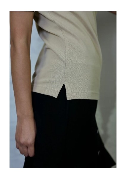 Kadın %100 Pamuk Polo Yaka Büyük Beden Düz T- Shirt fiyatları