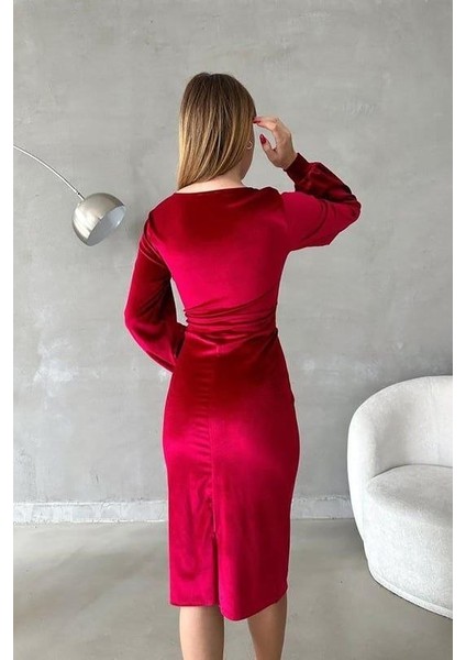 Üçaymoda Kadın Kadife Kumaş Kruvaze Yaka Balon Kol ve Yırtmaç Detaylı Midi Boy Elbise fiyatları
