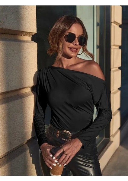Üçaymoda Kadın Uzun Kollu Tek Omuzu Açık Büzgü Detaylı Sandy Bluz