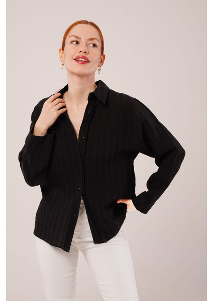 Üçaymoda Düğmeli ve Çizgi Detaylı Siyah Gömlek