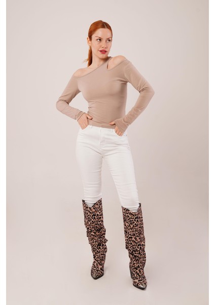 Üçaymoda Omuz Dekolte Detaylı Krem Bluz