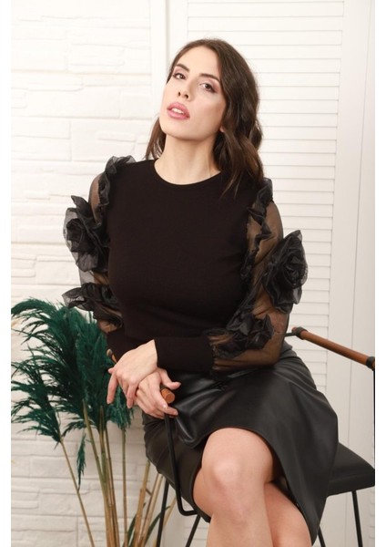 Üçaymoda Siyah Kolları Organze Detaylı Bluz