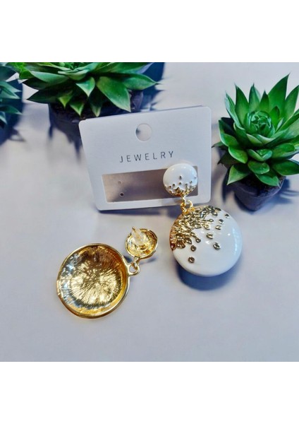 Gold Detaylı Sallantılı Küpe modelleri