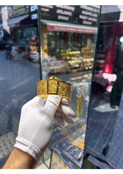 14 Ayar Altın Desenli Kelepçe Bilezik