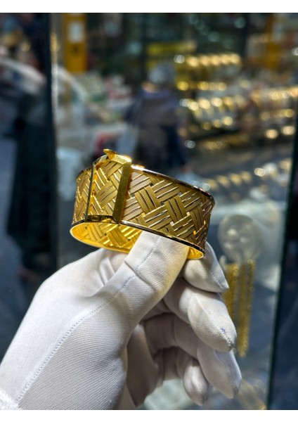 14 Ayar Altın Desenli Kelepçe Bilezik fiyatları