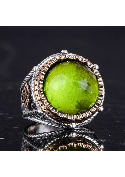 El Yapımı Taşlı Erkek Yüzük - 925 Ayar Gümüş Erkek Yüzük ile Farklı ve Kendine Has Tasarım (Yapay Peridot)