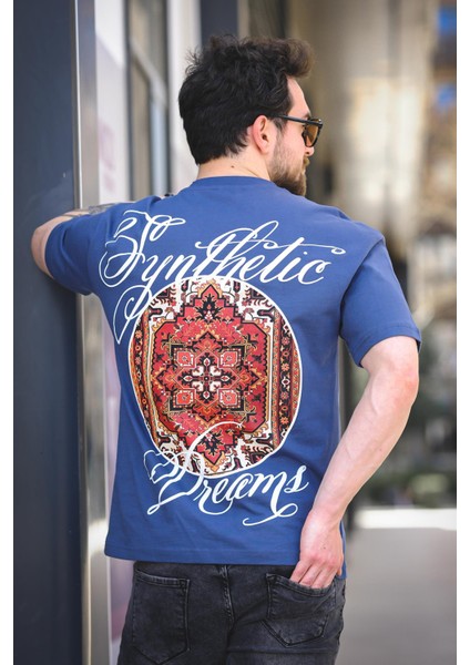 Etnik Desen Logolu Sırt ve Ön Baskılı Pamuklu Comfort Erkek Tshirt fiyatları