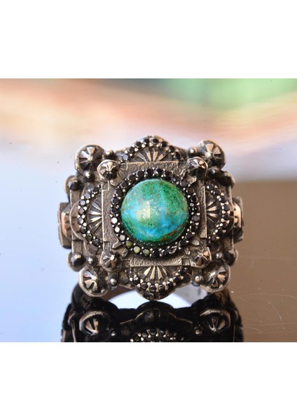 Erkekler Için Lüks 925 Ayar Gümüş Yüzük - Krysokolla Taşı ile Şık ve Görkemli Tasarım fiyatları