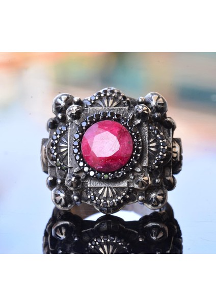 Erkekler Için Lüks 925 Ayar Gümüş Yüzük - Yakut Taşlı - Zarif ve Görkemli Tasarım fiyatları