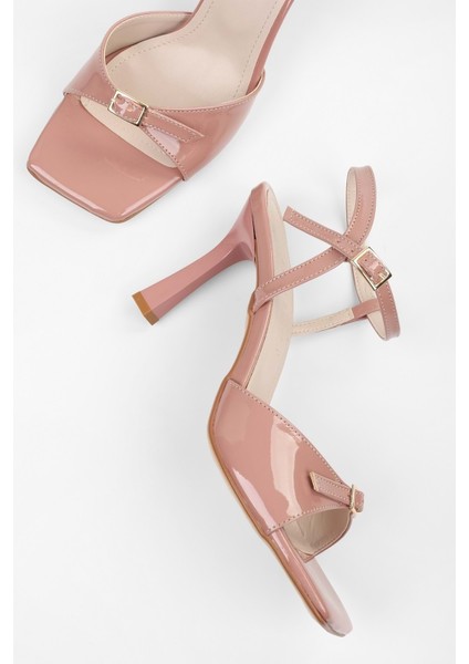 Kadın Lucien Pudra Rugan Kemer Tokalı Topuklu Ayakkabı fiyatları