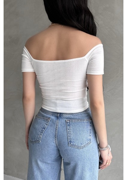 Kayık Yaka Gül Detaylı Crop Bluz indirimleri