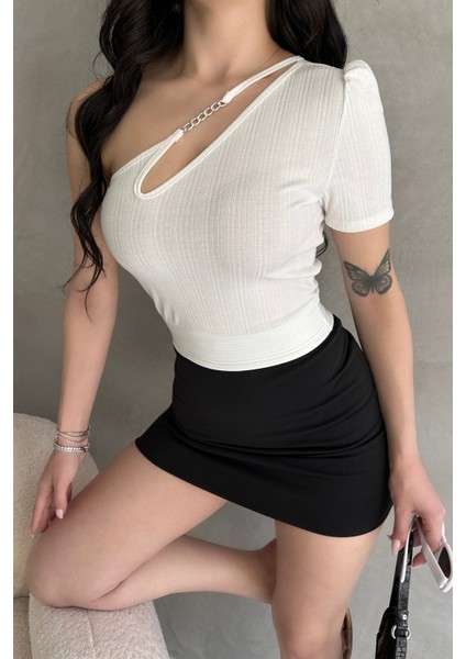 Tek Omuz Zincir Detaylı Crop Bluz
