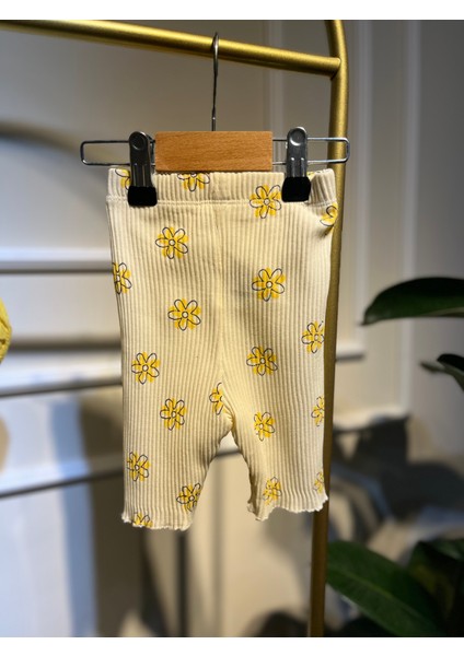 Çiçek Yaka Detaylı Kız Bebek Sarı Alt-Üst Takım %100 Organıc Cotton modelleri