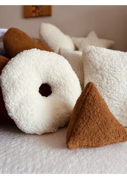Bohem 2’li Donut ve Piramit Teddy Peluş Yastık fiyatları
