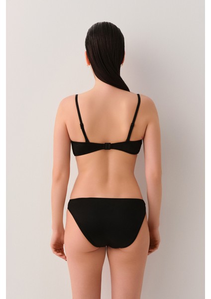 Noir W Aksesuarlı Detaylı Bikini Üst