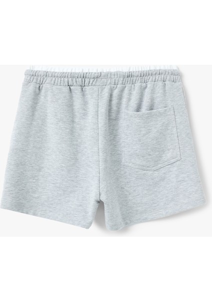 Çift Bel Detaylı Bağcıklı Etiket Baskılı Cepli Mini Spor Şort