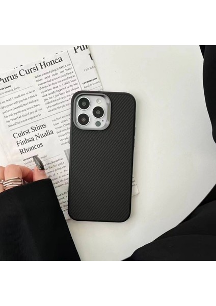 Apple iPhone 14 Pro Max Kılıf Magsafe Şarj Özellikli Karbon Fiber Görünümlü Ardx Troy Kapak-Gümüş