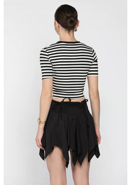 Kadın Asimetrik Kesim Bel Büzgü Detaylı Şortlu Mini Etek P-00016346 fırsatları