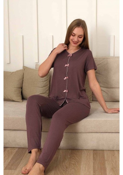 Kadın Süs Düğmeli Fiyonklu V Yaka Puantiyeli Likralı Viskon Kısa Kol Pijama Takımı modelleri