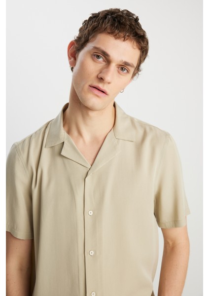 Relaxed Fit Geniş Kesim Yumuşak Dokulu Bej Gömlek