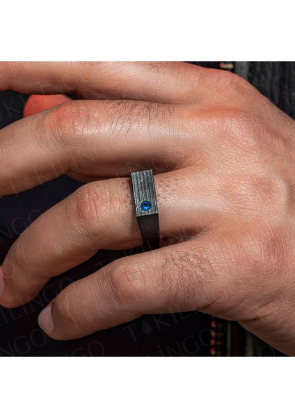 925 Ayar Gümüş Oksitli Pırlanta Montür Mavi Zirkon Taşlı Sade Erkek Yüzük