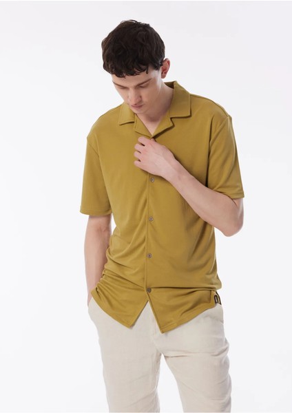 Kısa Kollu Apaj Yaka Slim Fit Örme Erkek Gömlek