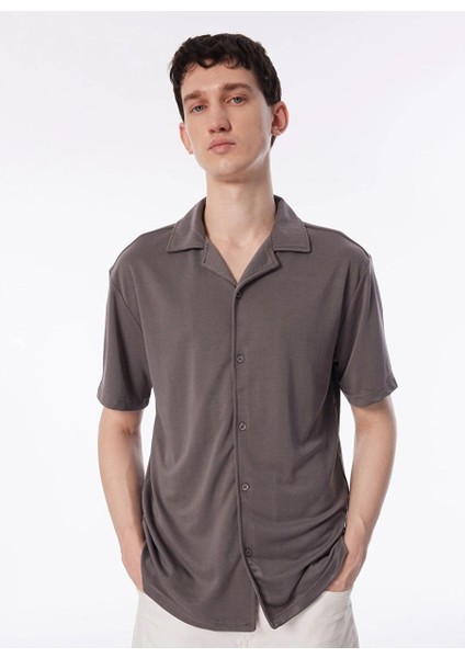 Kısa Kollu Apaj Yaka Slim Fit Örme Erkek Gömlek