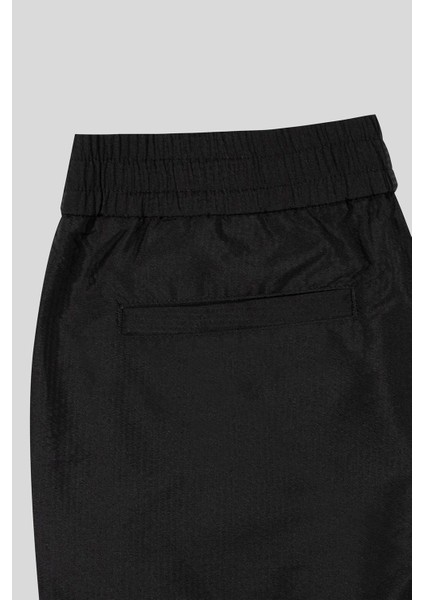 Çizgi Desenli Gizli Bağcıklı Erkek Şort fırsatları