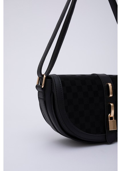 Kare Desenli Siyah Shk92 Kilit Detaylı Deri Tek Bölmeli Çıtçıtlı El, Kol Ve Omuz Çantası U:15 E:25 G:6 Cm indirimleri