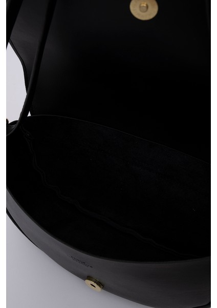 Kare Desenli Siyah Shk92 Kilit Detaylı Deri Tek Bölmeli Çıtçıtlı El, Kol Ve Omuz Çantası U:15 E:25 G:6 Cm