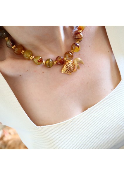 – Doğal Akik Taşlı Balık Figürlü Deri Kolye | Altın Kaplama, El Yapımı fiyatları