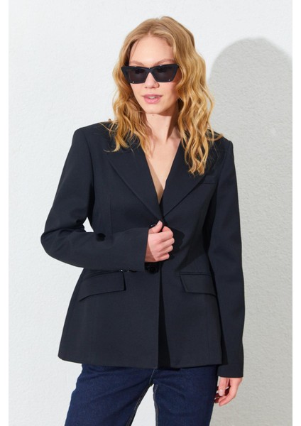 Kadın Siyah Beli Oturtmalı Çift Düğmeli Blazer Ceket